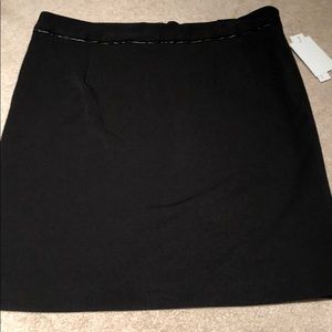 Amanda & Chelsea size 10 NWT black skirt, lined.